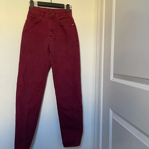 ❌ SOLD ❌ Vintage Lee Burgundy High Rise Jeans - Picture 1 of 4